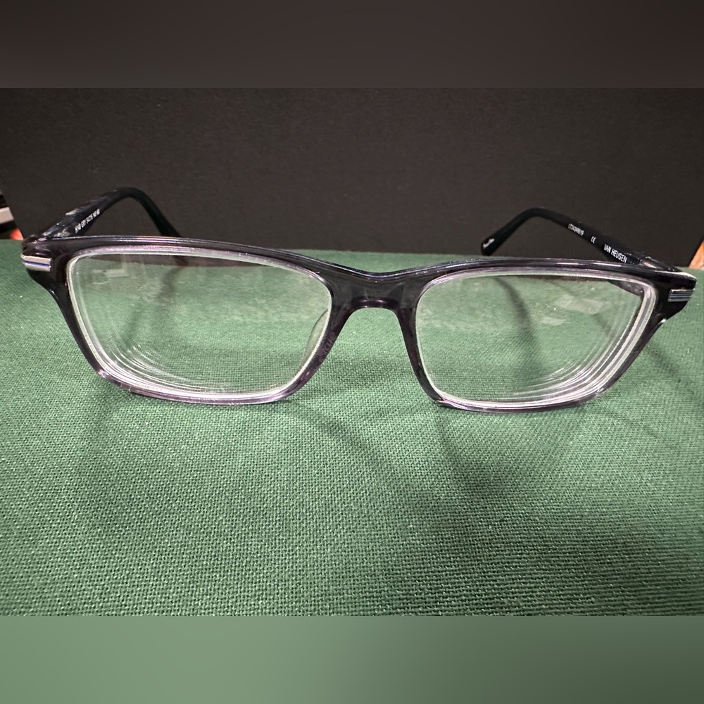 Men’s Van Heusen Gray glasses. Like new!